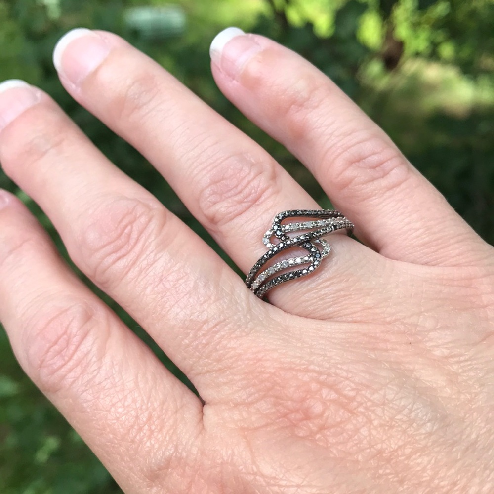 AUTHENTIC Black and White Diamond Ring Size 7.25